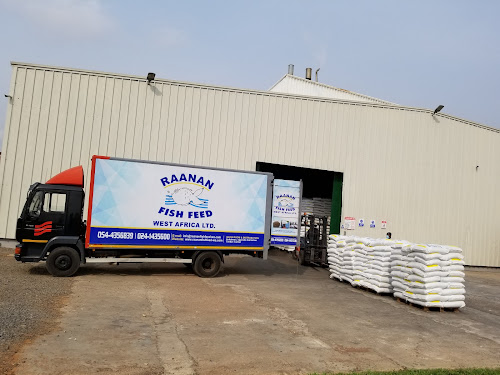 TRUCK OF RAANAN FISH FEED